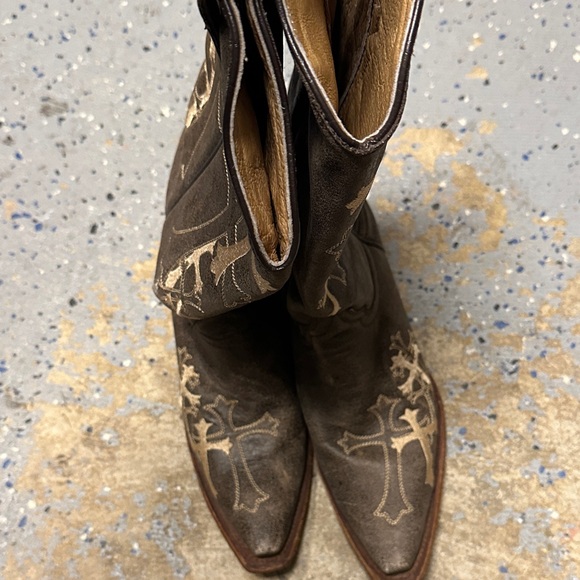 Circle G Brown Heeled Boots with Cream Accents - Picture 3 of 3